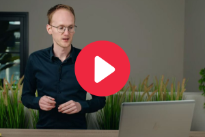 Thumbnail van de videoreeks Toegankelijkheid - Basisprincipes. Presentator Emiel van Koot